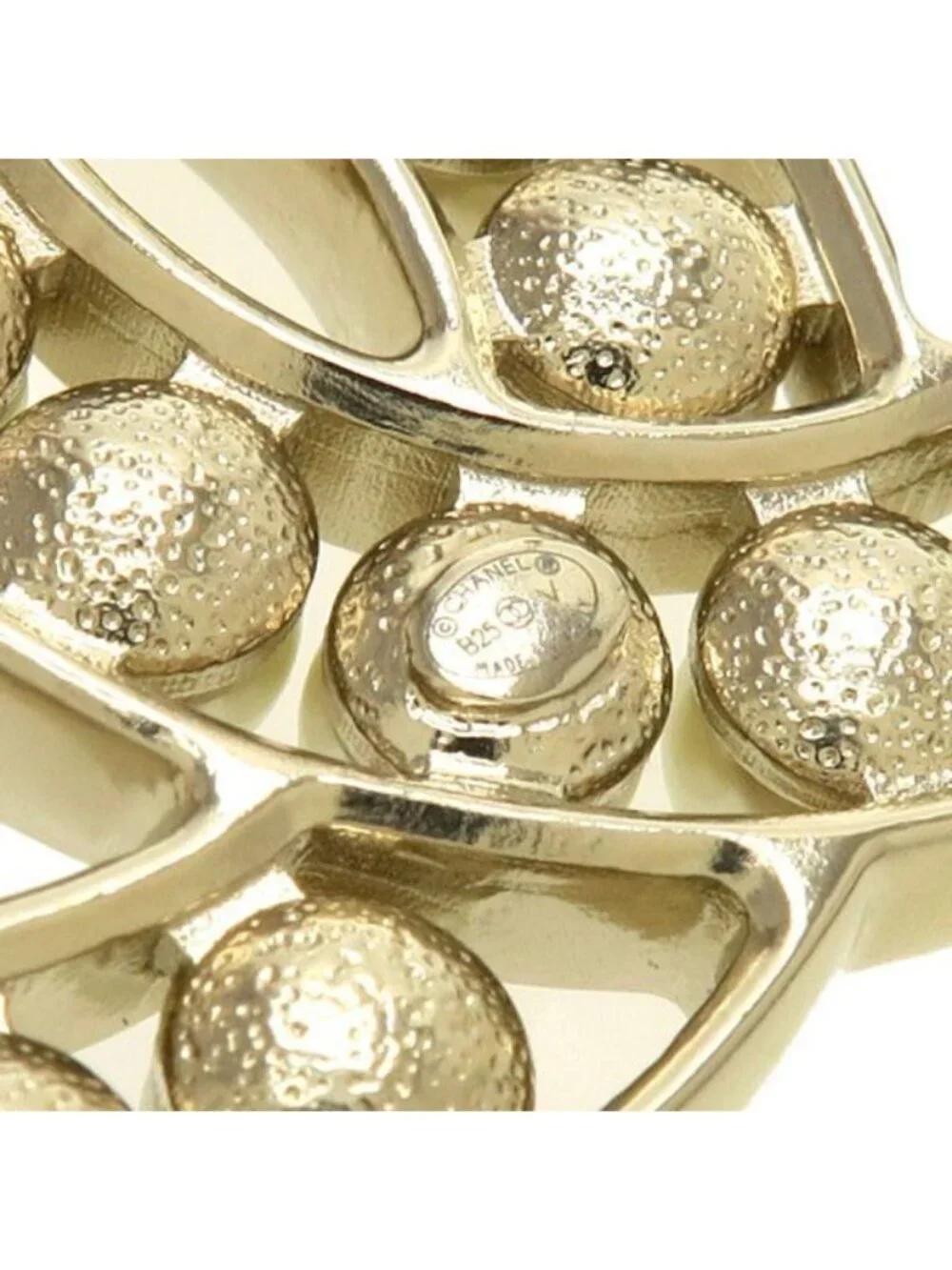 Chanel Brooch Gold